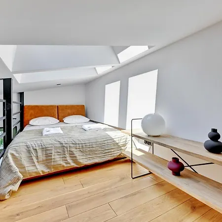 Beach Side Apartment *