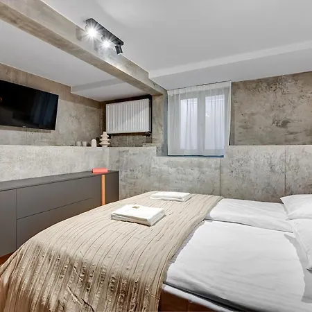 Beach Side Apartment *